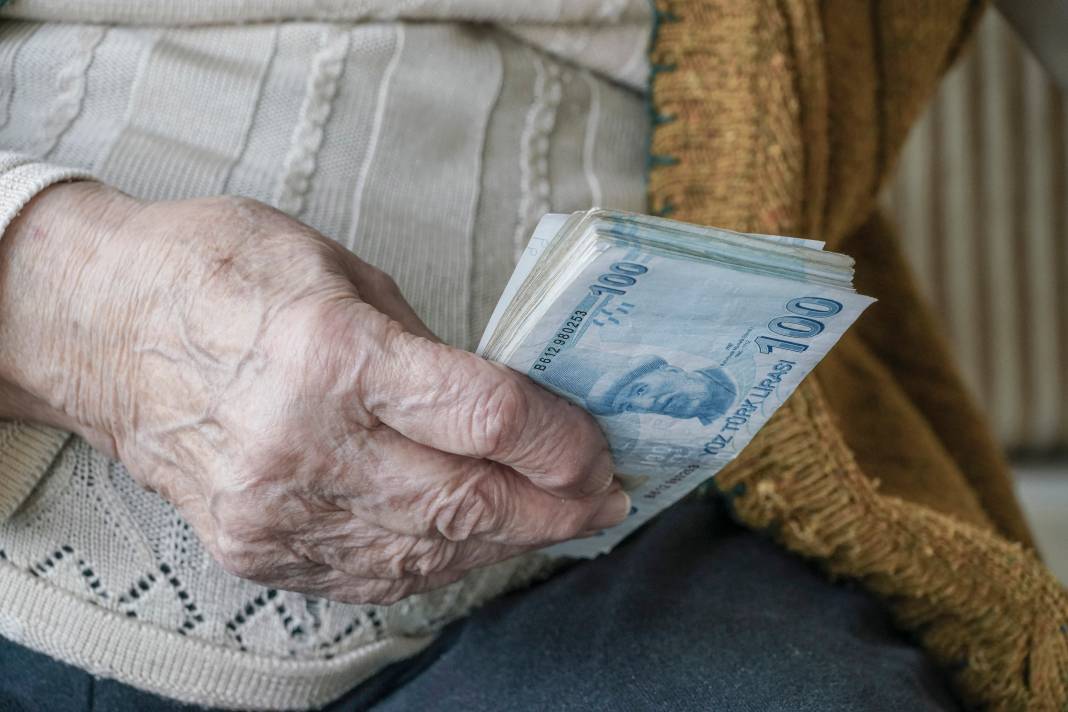 Emekliye Ek Zam Geliyor! 3 Formül Masada, En Düşük Emekli Maaşı Ne Kadar Olacak? 1