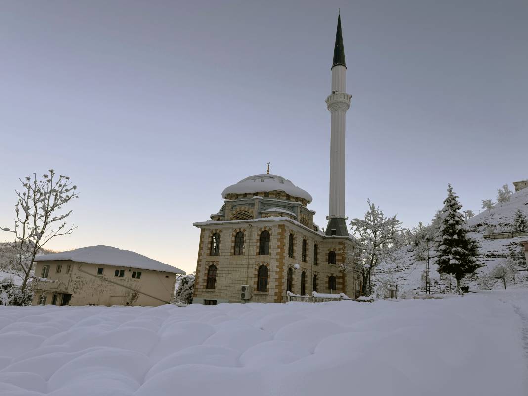 Doğu Karadeniz'in Beyaz Örtüsü, Gündüz ve Gece Kar Yağışı. Karın Romantik Dansı Böyle Görüntülendi 6