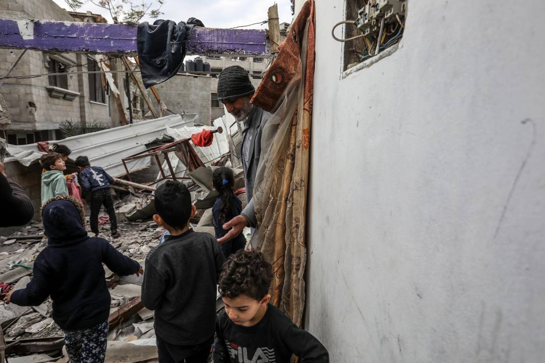 Bir Aile Evi Saldırı Altında Kaldı. İşte O Korkunç Manzara 26