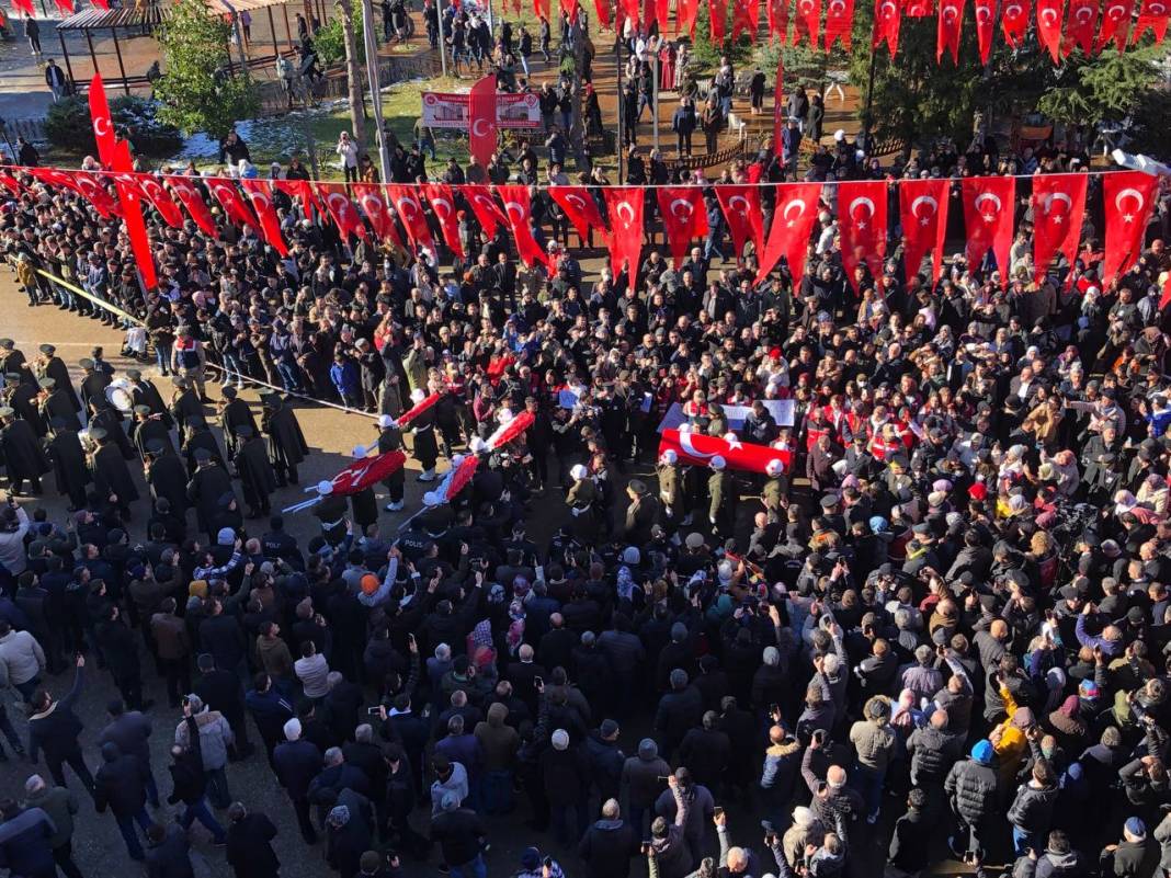 Şehit Murat Atar'ın Son Yolculuğuna Büyük Kalabalıkla Uğurlandı. İşte Cenazeden O Fotoğraflar 3