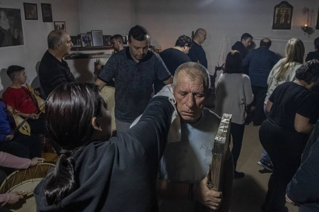 ''Anastenaria'' Ritüeli Düzenlendi: Yalın Ayak Ateşte Yürüdüler 23