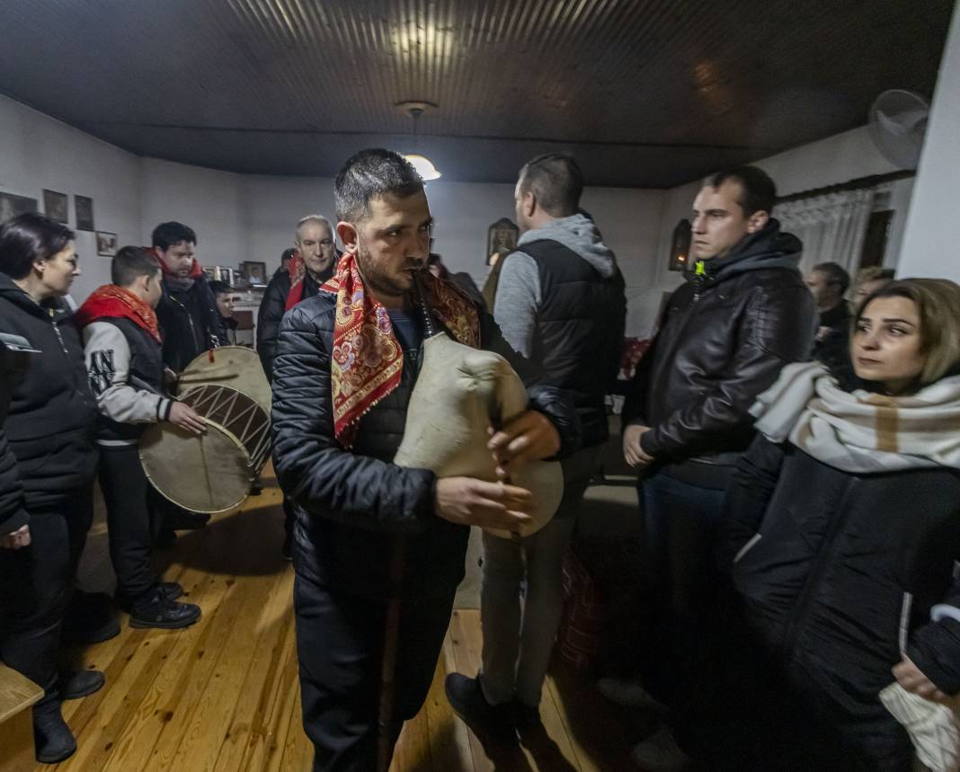 ''Anastenaria'' Ritüeli Düzenlendi: Yalın Ayak Ateşte Yürüdüler 17