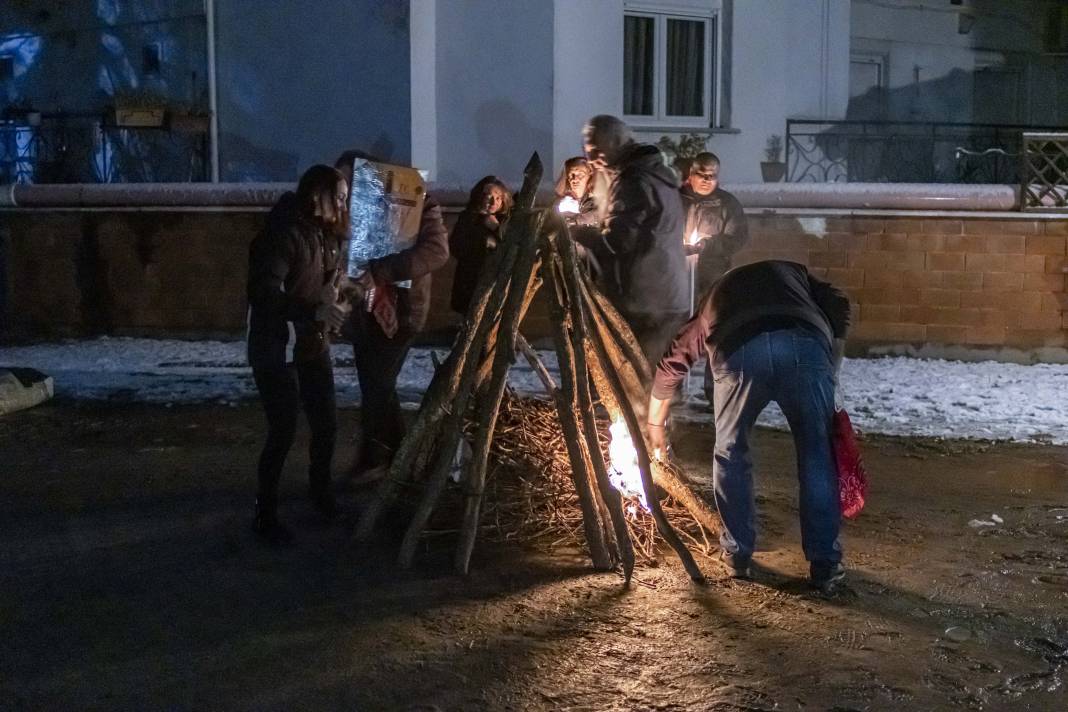 ''Anastenaria'' Ritüeli Düzenlendi: Yalın Ayak Ateşte Yürüdüler 21