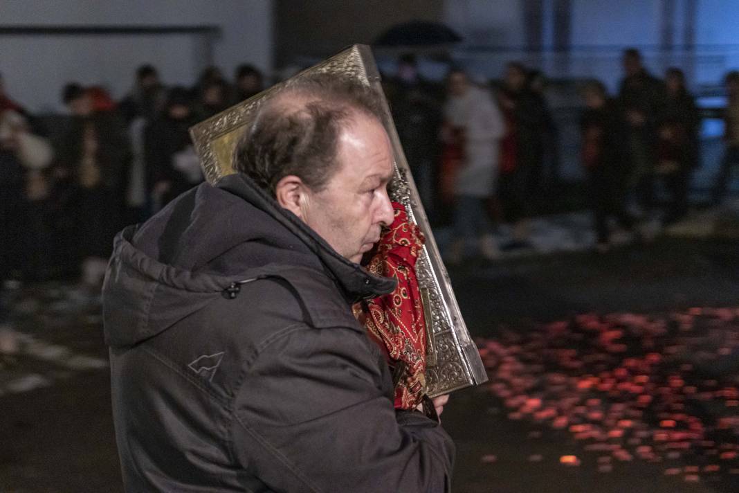 ''Anastenaria'' Ritüeli Düzenlendi: Yalın Ayak Ateşte Yürüdüler 14