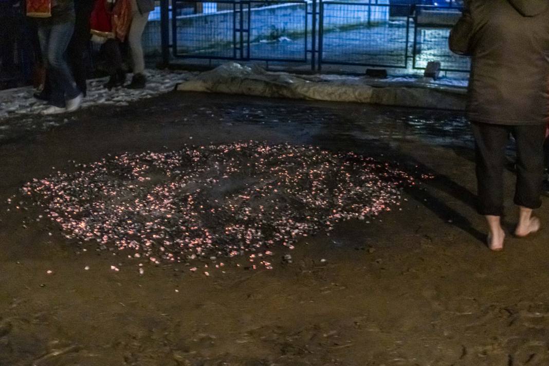 ''Anastenaria'' Ritüeli Düzenlendi: Yalın Ayak Ateşte Yürüdüler 13