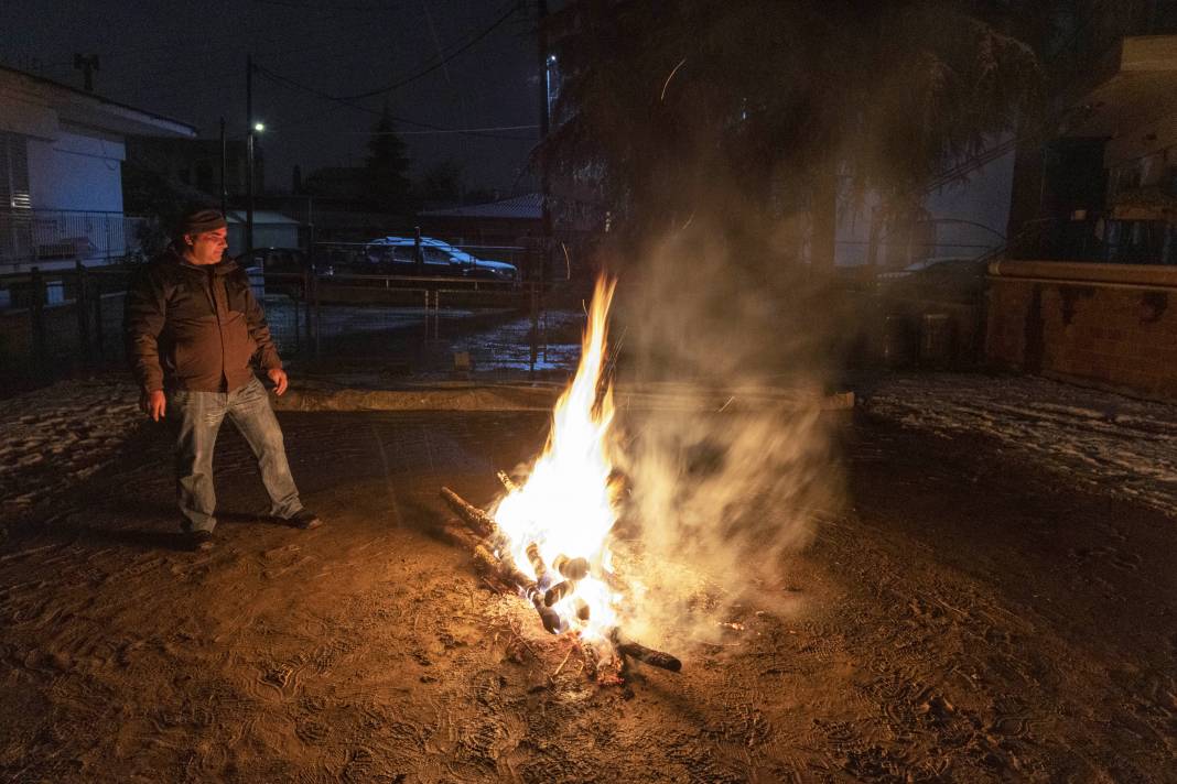 ''Anastenaria'' Ritüeli Düzenlendi: Yalın Ayak Ateşte Yürüdüler 8