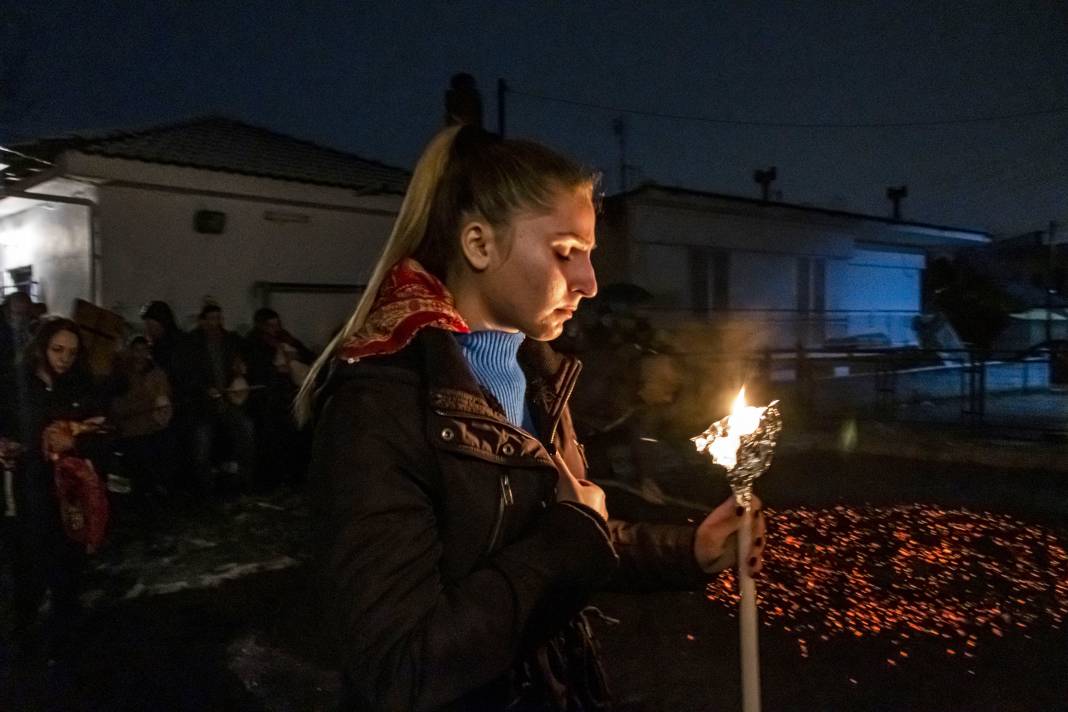 ''Anastenaria'' Ritüeli Düzenlendi: Yalın Ayak Ateşte Yürüdüler 6