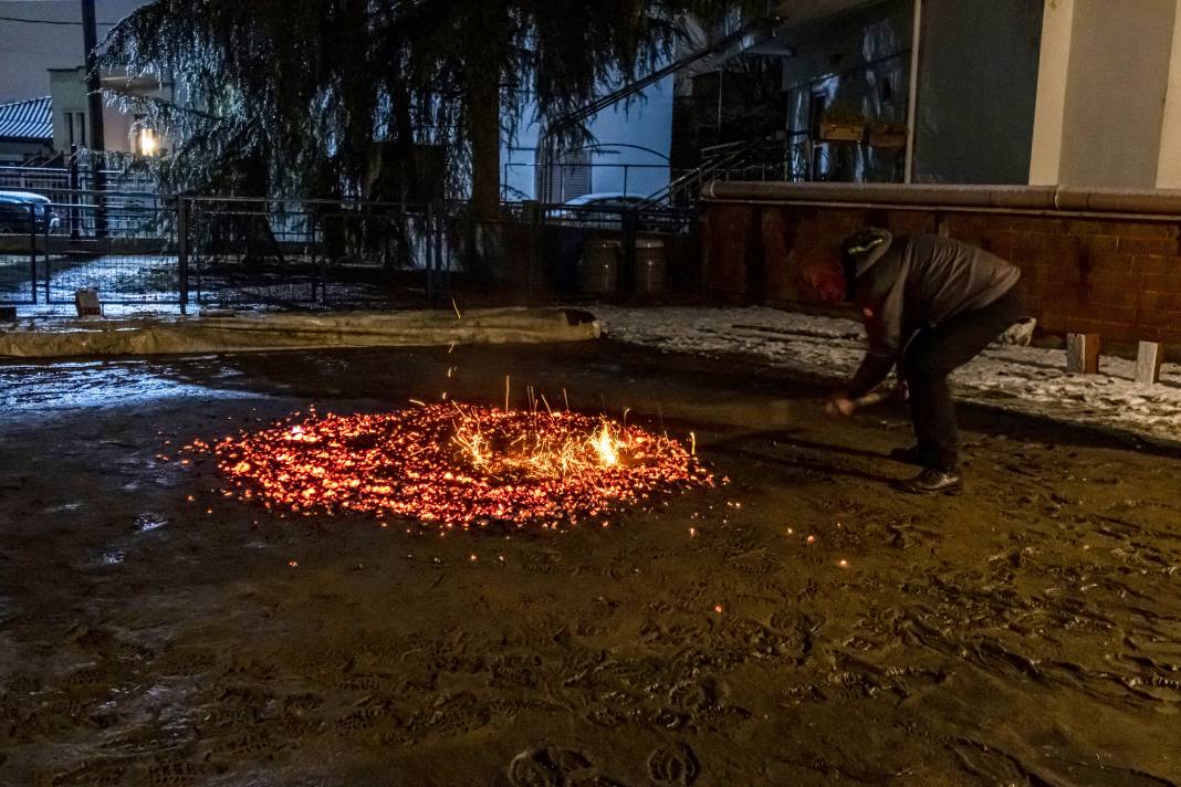 ''Anastenaria'' Ritüeli Düzenlendi: Yalın Ayak Ateşte Yürüdüler 3