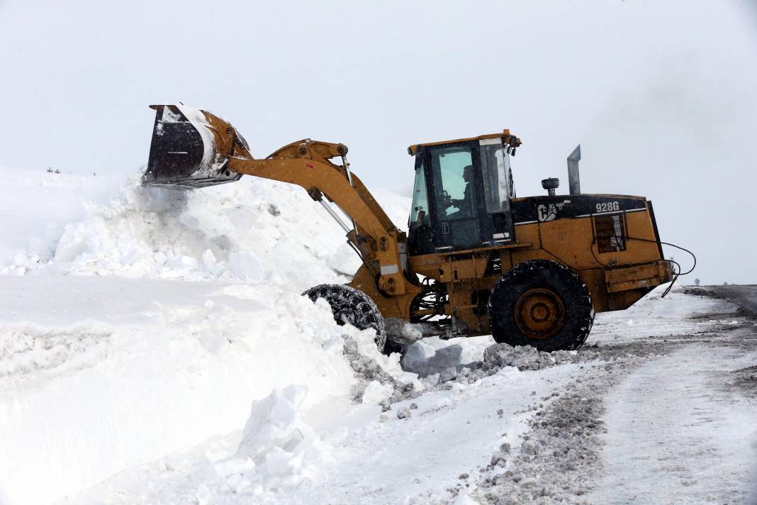 Doğu Anadolu'da Kar Yağışı Etkili Oldu: Yollar İşte Böyle Kapandı 3