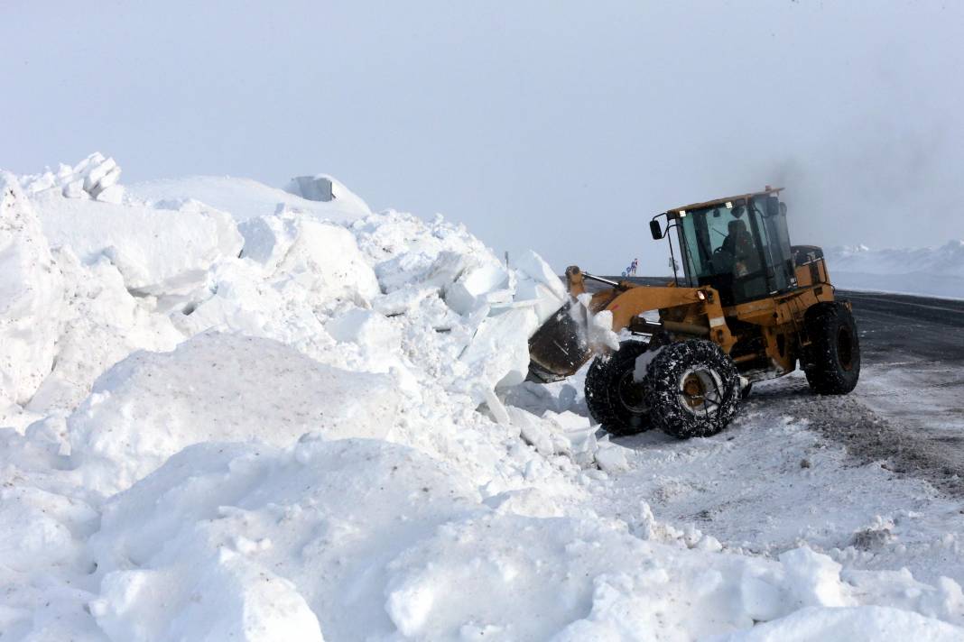 Doğu Anadolu'da Kar Yağışı Etkili Oldu: Yollar İşte Böyle Kapandı 5
