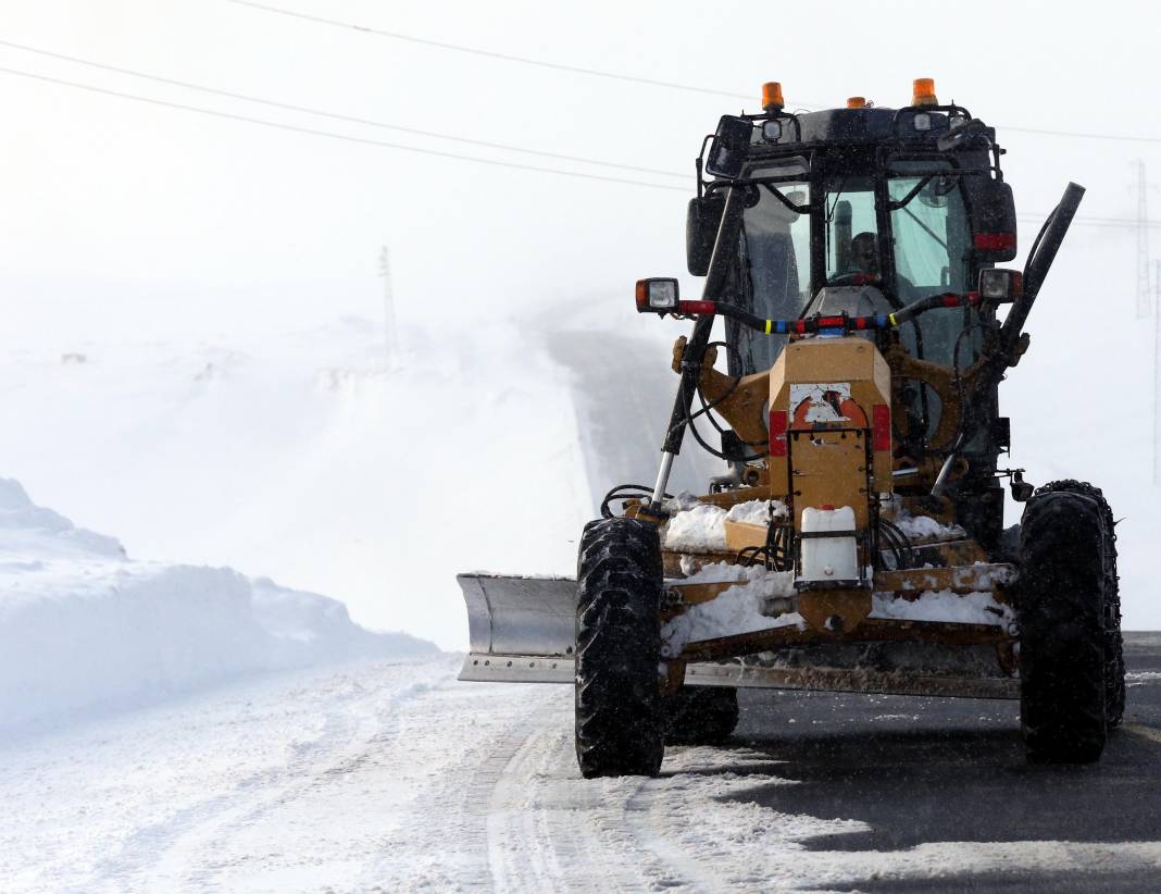 Doğu Anadolu'da Kar Yağışı Etkili Oldu: Yollar İşte Böyle Kapandı 6