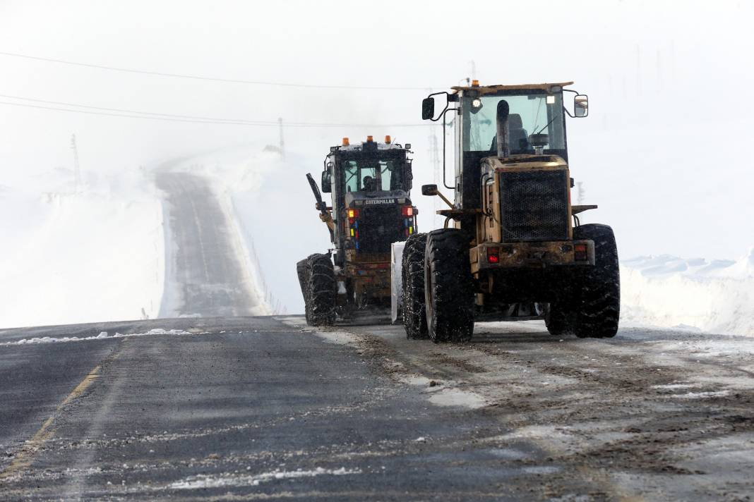 Doğu Anadolu'da Kar Yağışı Etkili Oldu: Yollar İşte Böyle Kapandı 2