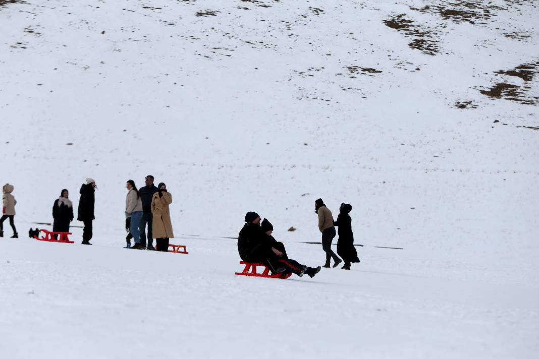 Van'da Kayak Merkezi Doldu Taştı: Renkli Görüntüler Ortaya Çıktı 16