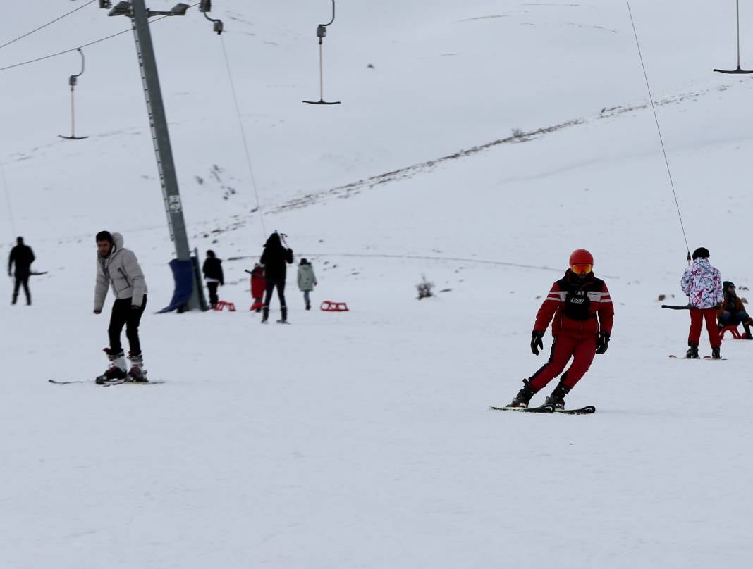 Van'da Kayak Merkezi Doldu Taştı: Renkli Görüntüler Ortaya Çıktı 12