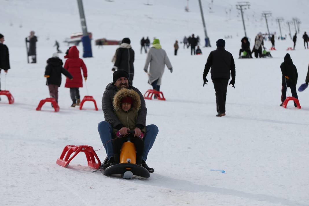 Van'da Kayak Merkezi Doldu Taştı: Renkli Görüntüler Ortaya Çıktı 3