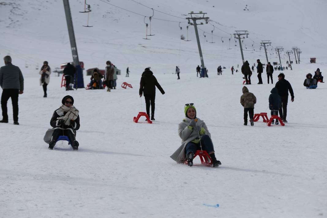 Van'da Kayak Merkezi Doldu Taştı: Renkli Görüntüler Ortaya Çıktı 4