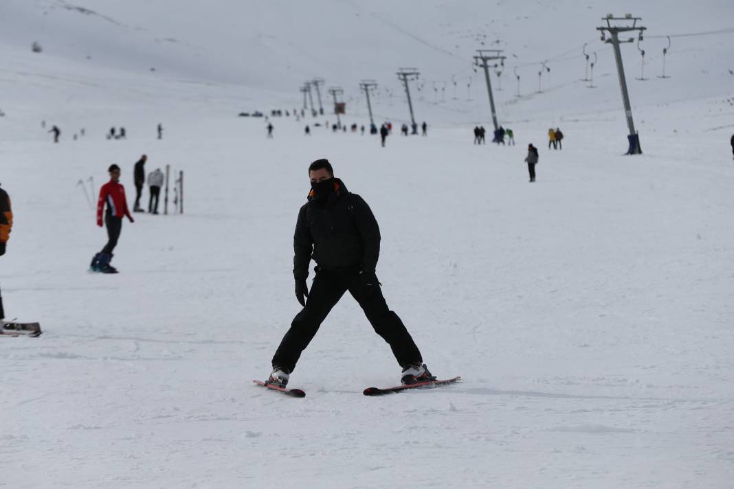 Van'da Kayak Merkezi Doldu Taştı: Renkli Görüntüler Ortaya Çıktı 5