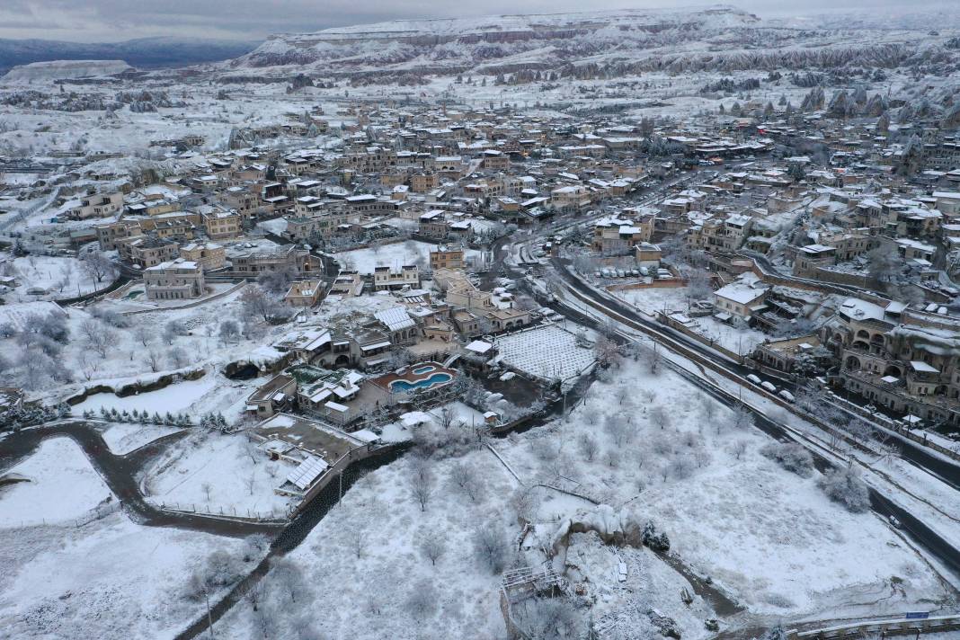 Kapadokya'ya Kar Yağıdır Manzara Görenleri Hayran Bıraktı - Fotoğraf: 1