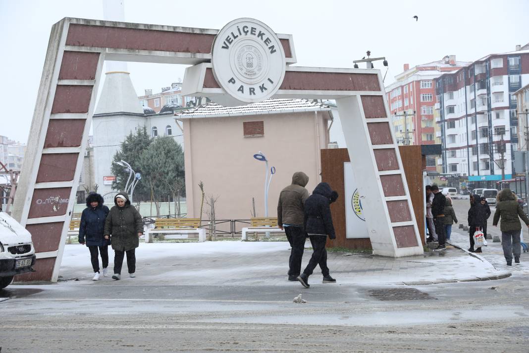 İstanbul'un Sınırında Kar Yağışı Etkili Oluyor 2