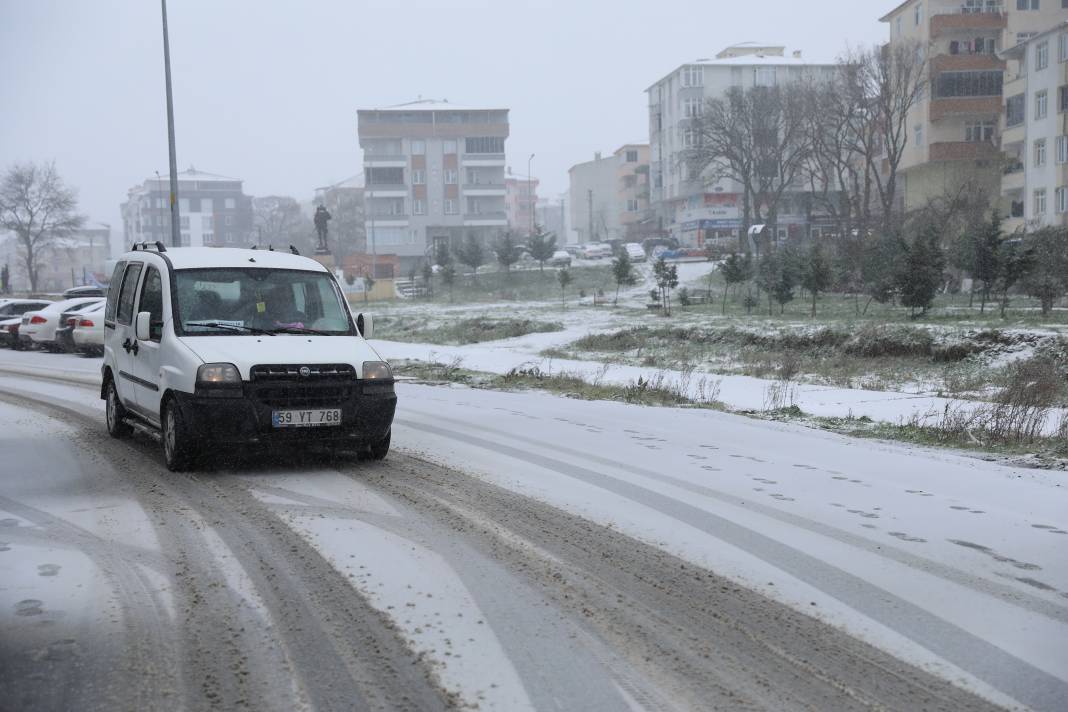 İstanbul'un Sınırında Kar Yağışı Etkili Oluyor 3