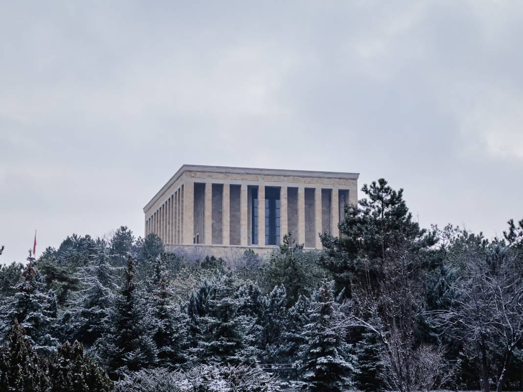 Ankara'da Kar Yağışır Etkili Oldu: Anıtkabir'de Eşsiz Görüntüye Büründü 6