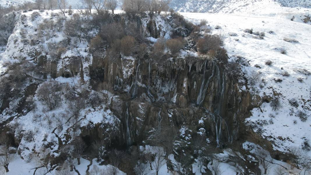 Erzincan'da Şelale Buz Tuttu - Fotoğraf: 11