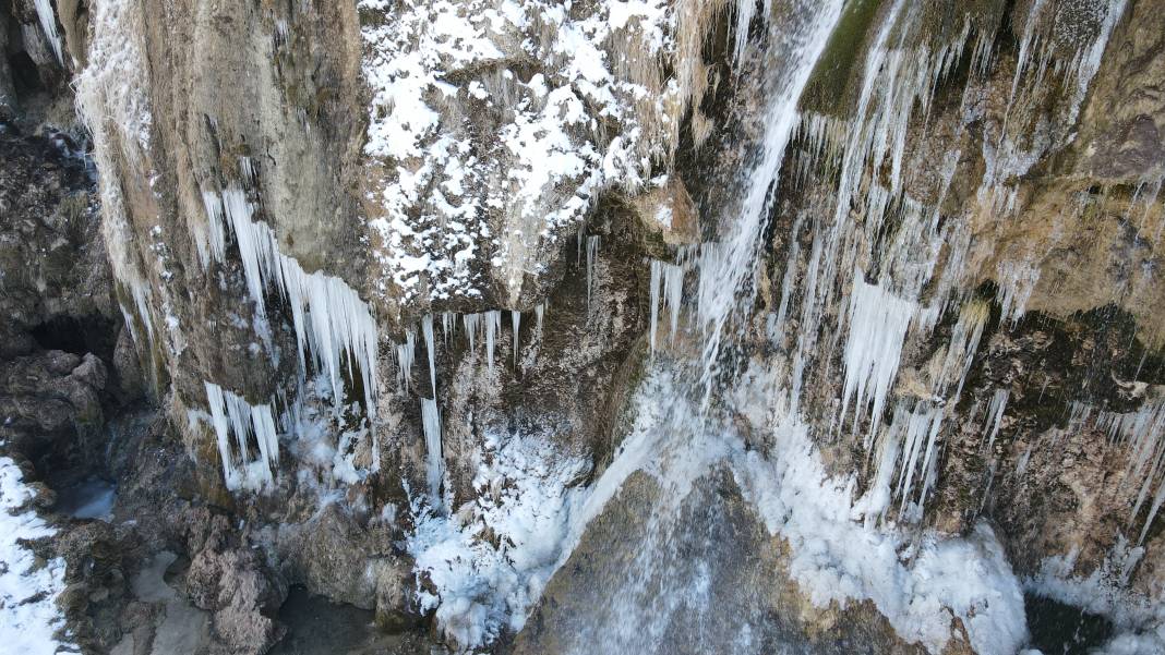 Erzincan'da Şelale Buz Tuttu - Fotoğraf: 8