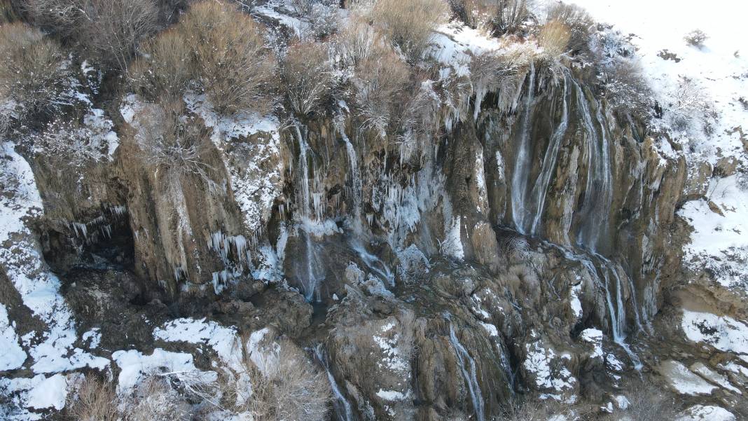 Erzincan'da Şelale Buz Tuttu - Fotoğraf: 5