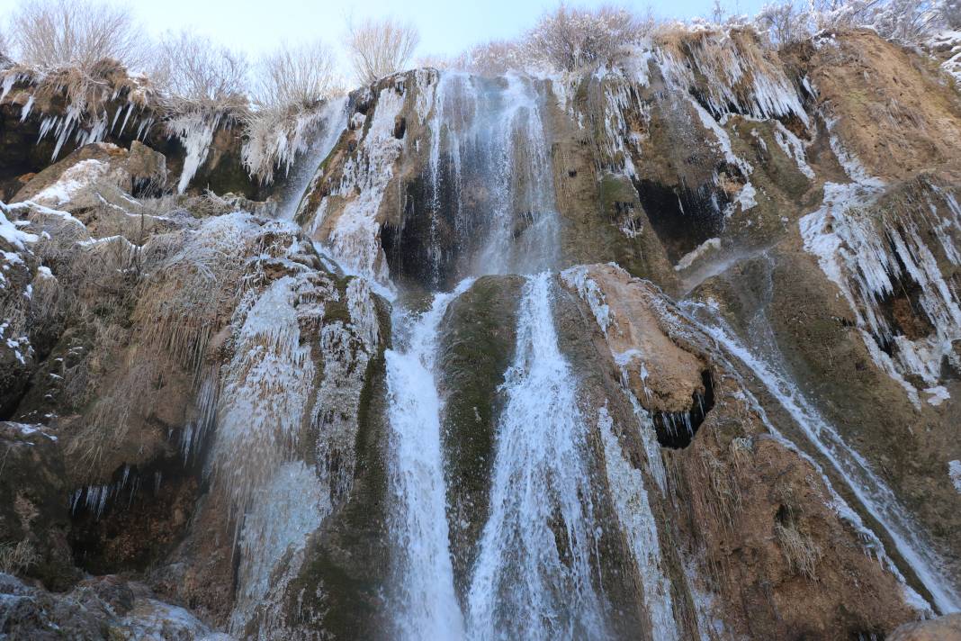 Erzincan'da Şelale Buz Tuttu - Fotoğraf: 4