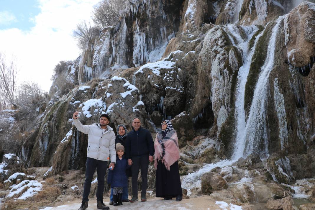 Erzincan'da Şelale Buz Tuttu - Fotoğraf: 2