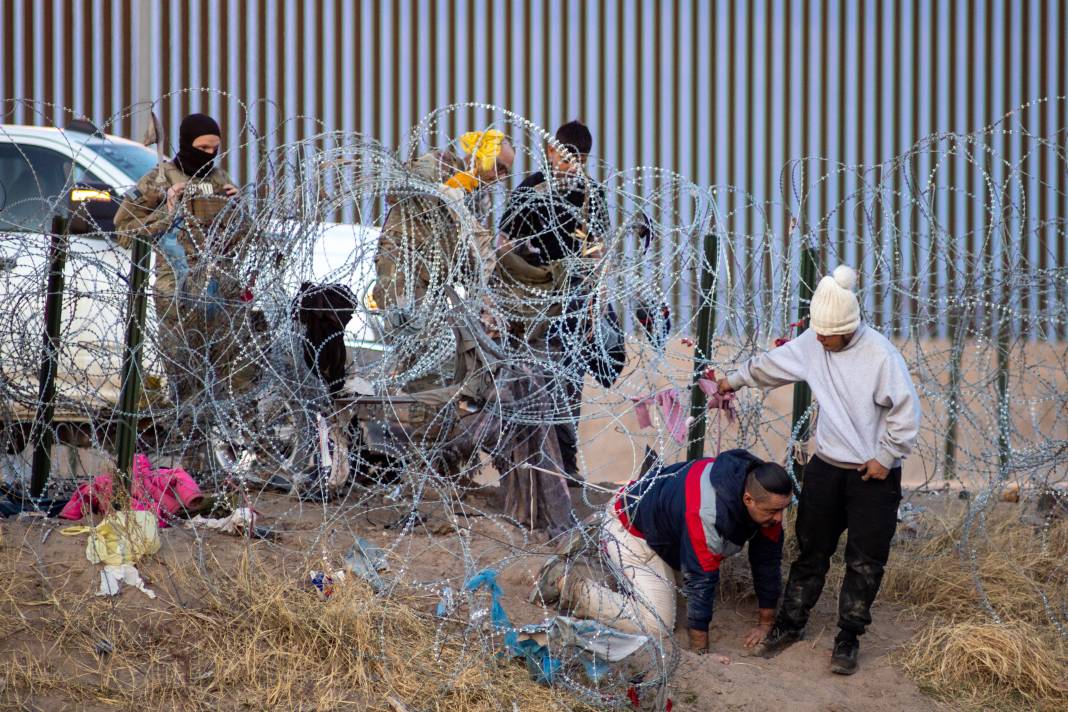 ABD-Meksika Sınırından Geçmeyen Çalışanlar Böyle Görüntülendi 1