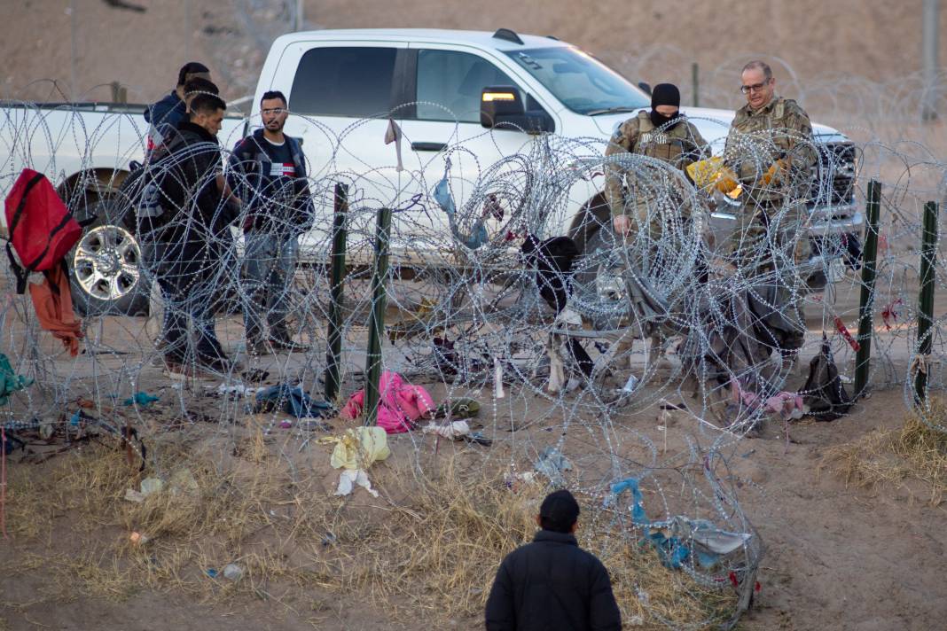 ABD-Meksika Sınırından Geçmeyen Çalışanlar Böyle Görüntülendi 4