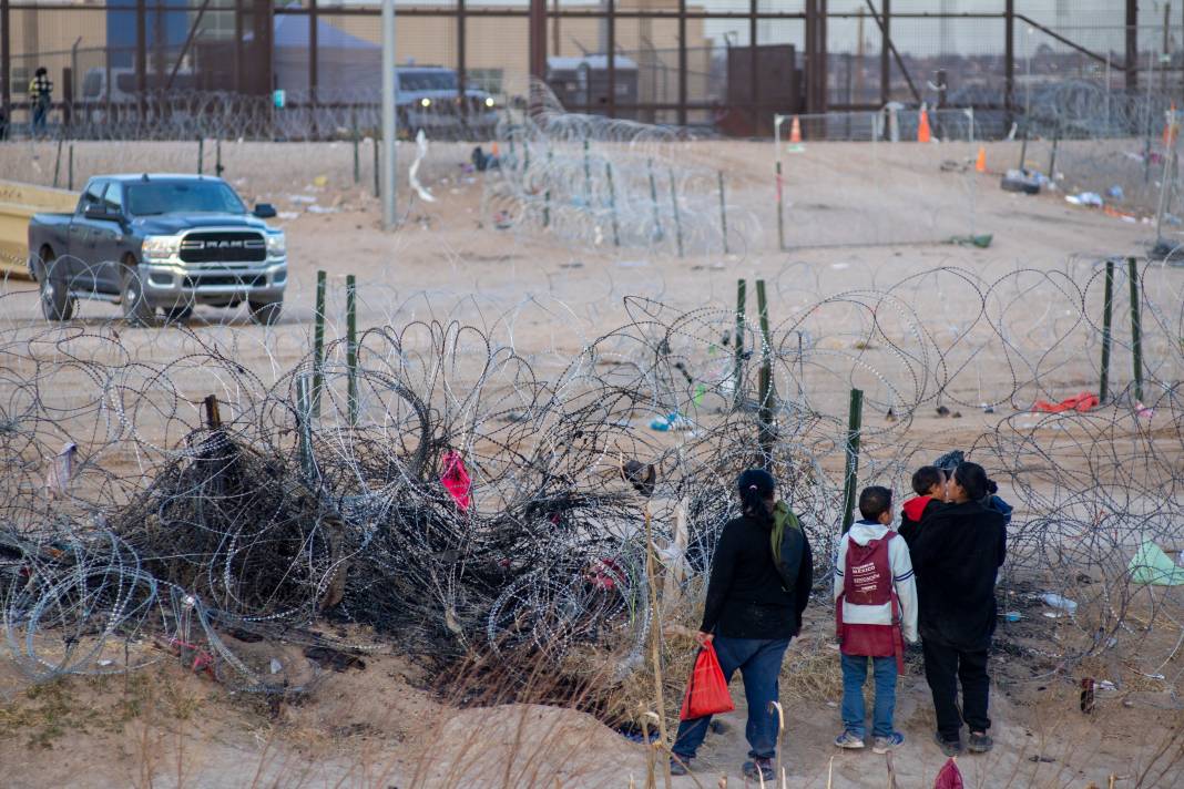 ABD-Meksika Sınırından Geçmeyen Çalışanlar Böyle Görüntülendi 6