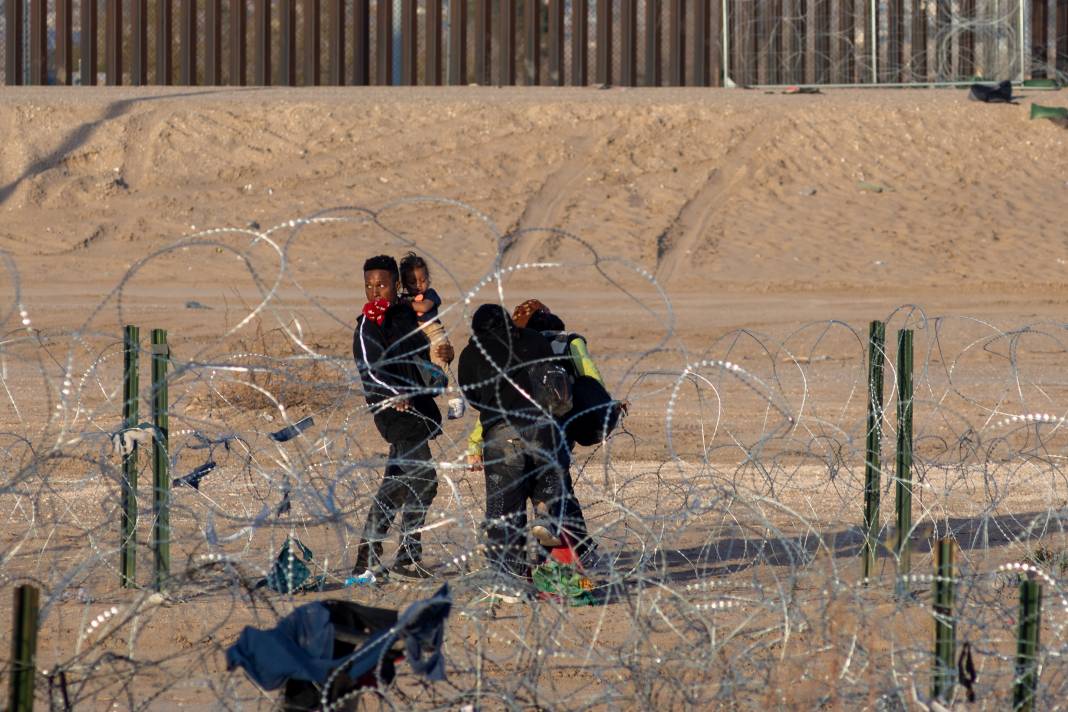 ABD-Meksika Sınırından Geçmeyen Çalışanlar Böyle Görüntülendi 5