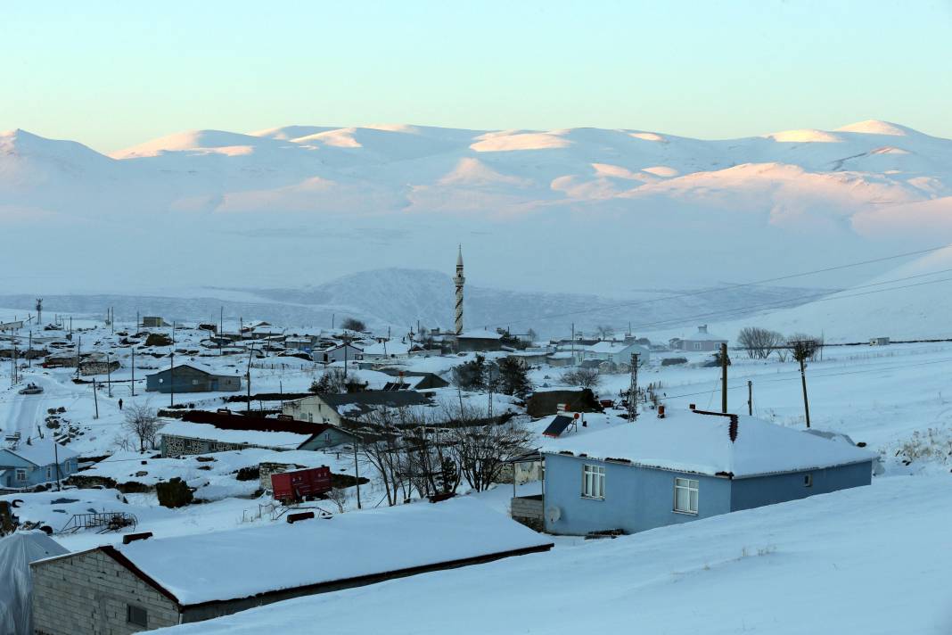 Soğuktan Kirpik ve Kaşları Dondu! Ardahan'da Termometreler Eksi 31 Dereceyi Gördü! 2