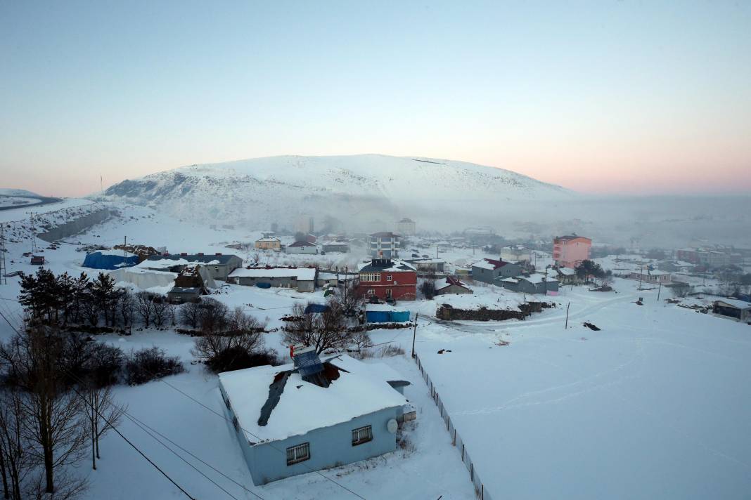 Soğuktan Kirpik ve Kaşları Dondu! Ardahan'da Termometreler Eksi 31 Dereceyi Gördü! 6