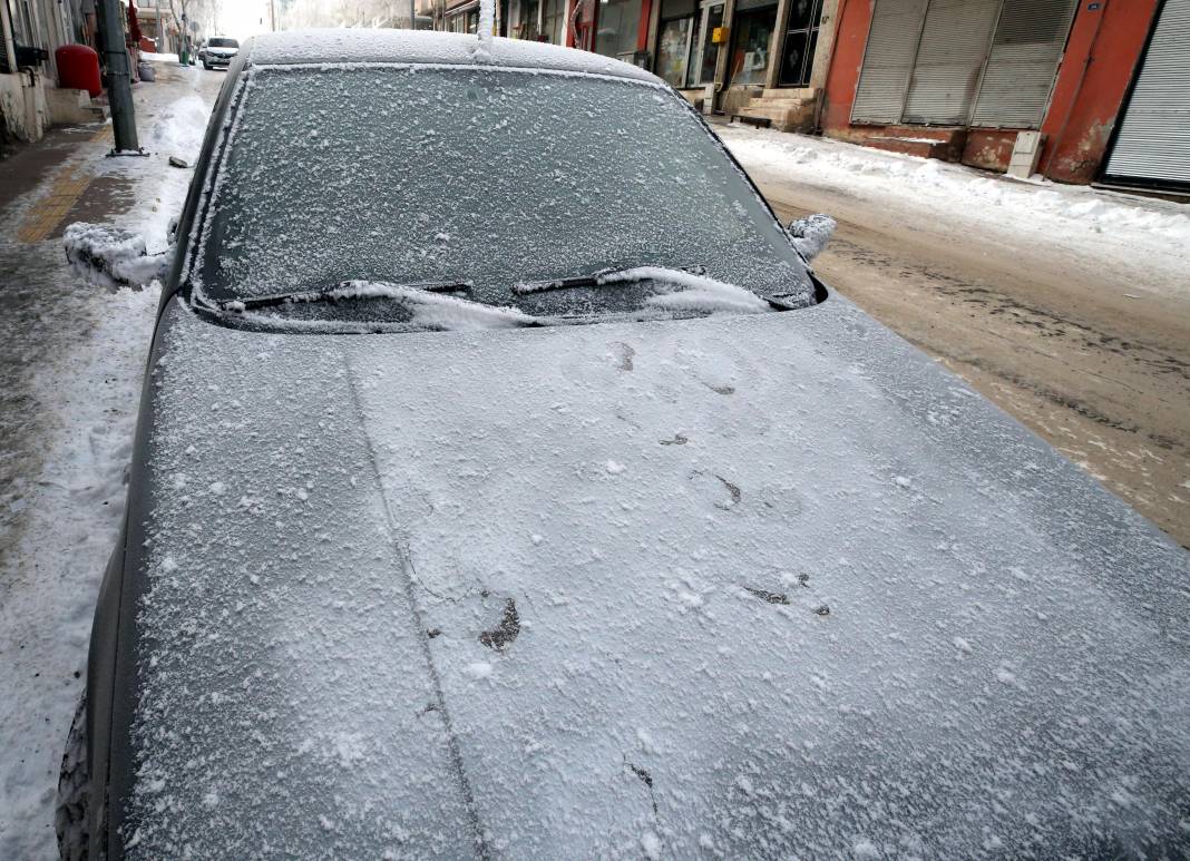 Soğuktan Kirpik ve Kaşları Dondu! Ardahan'da Termometreler Eksi 31 Dereceyi Gördü! 9