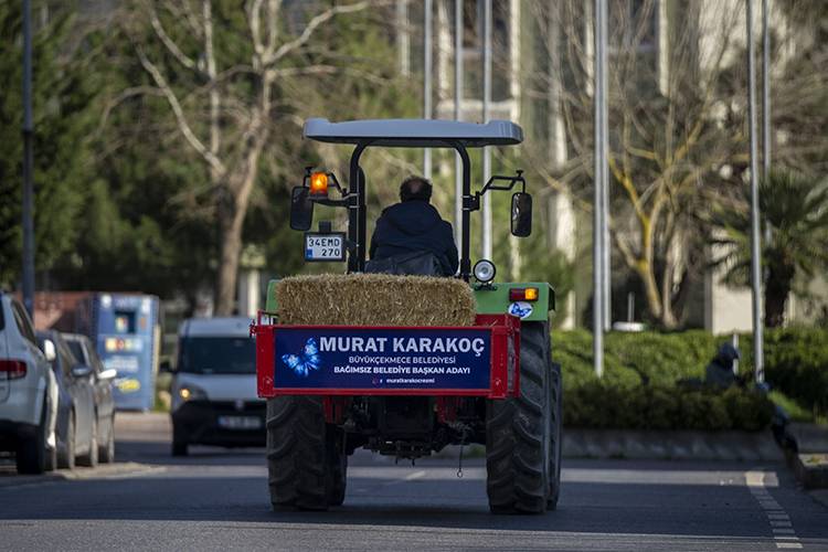 İstanbul'un O İlçesinde Traktörüyle Oy İstemeye Çıktı! Ne Ses Sistemi, Ne Broşür Kullandı "Geleceğimiz Tarımda" Dedi 6