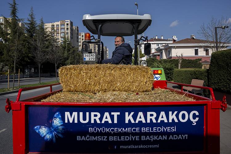 İstanbul'un O İlçesinde Traktörüyle Oy İstemeye Çıktı! Ne Ses Sistemi, Ne Broşür Kullandı "Geleceğimiz Tarımda" Dedi 4