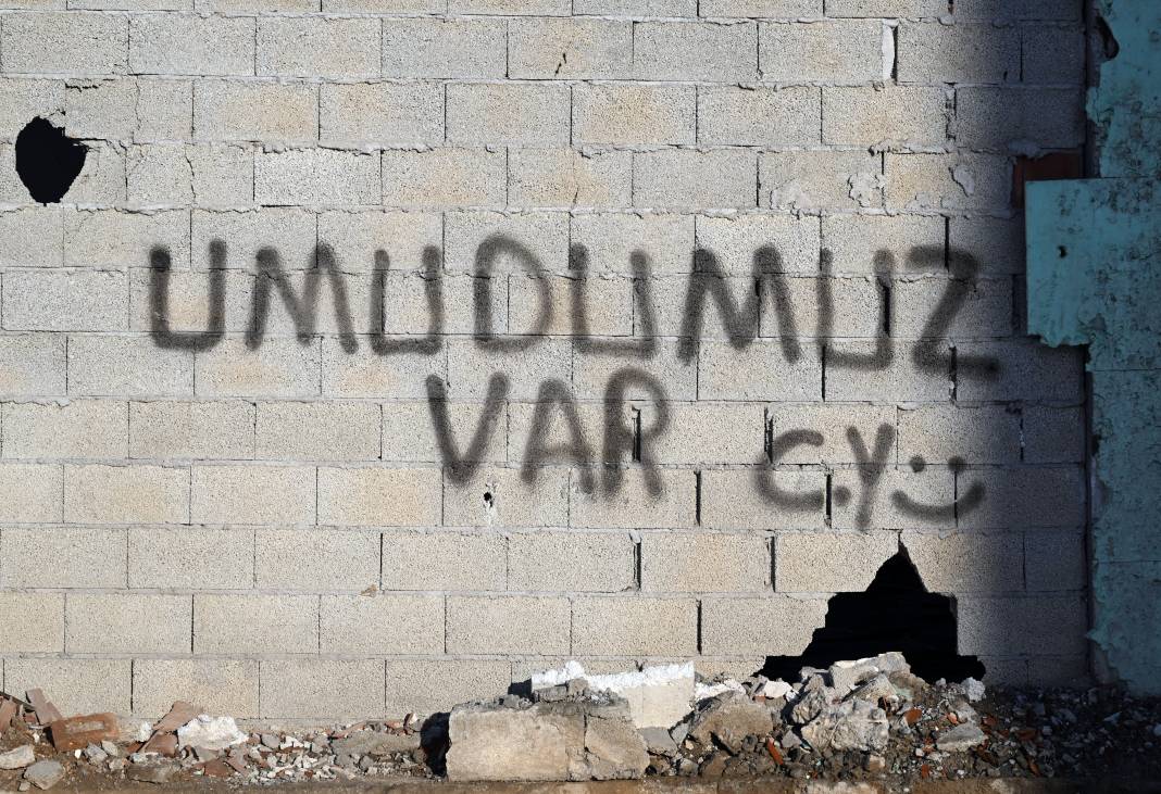 Hayalleri Yıkılan İnsanların Türkiye'yi Yasa Boğan Depremden Sonra Yazdıkları Duvar Yazıları Böyle Görüntülendi 3