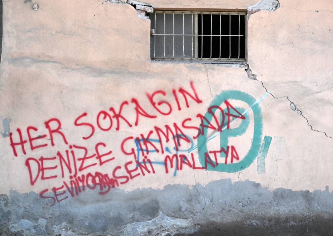 Hayalleri Yıkılan İnsanların Türkiye'yi Yasa Boğan Depremden Sonra Yazdıkları Duvar Yazıları Böyle Görüntülendi 2