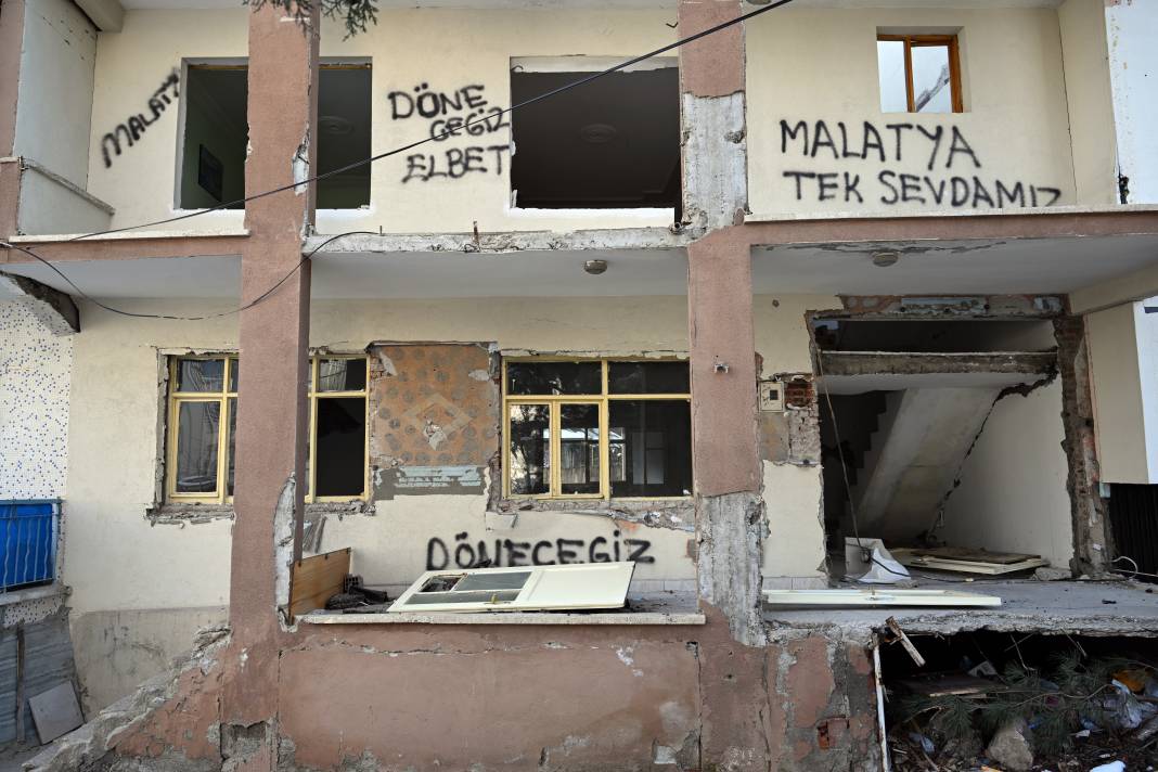 Hayalleri Yıkılan İnsanların Türkiye'yi Yasa Boğan Depremden Sonra Yazdıkları Duvar Yazıları Böyle Görüntülendi 4
