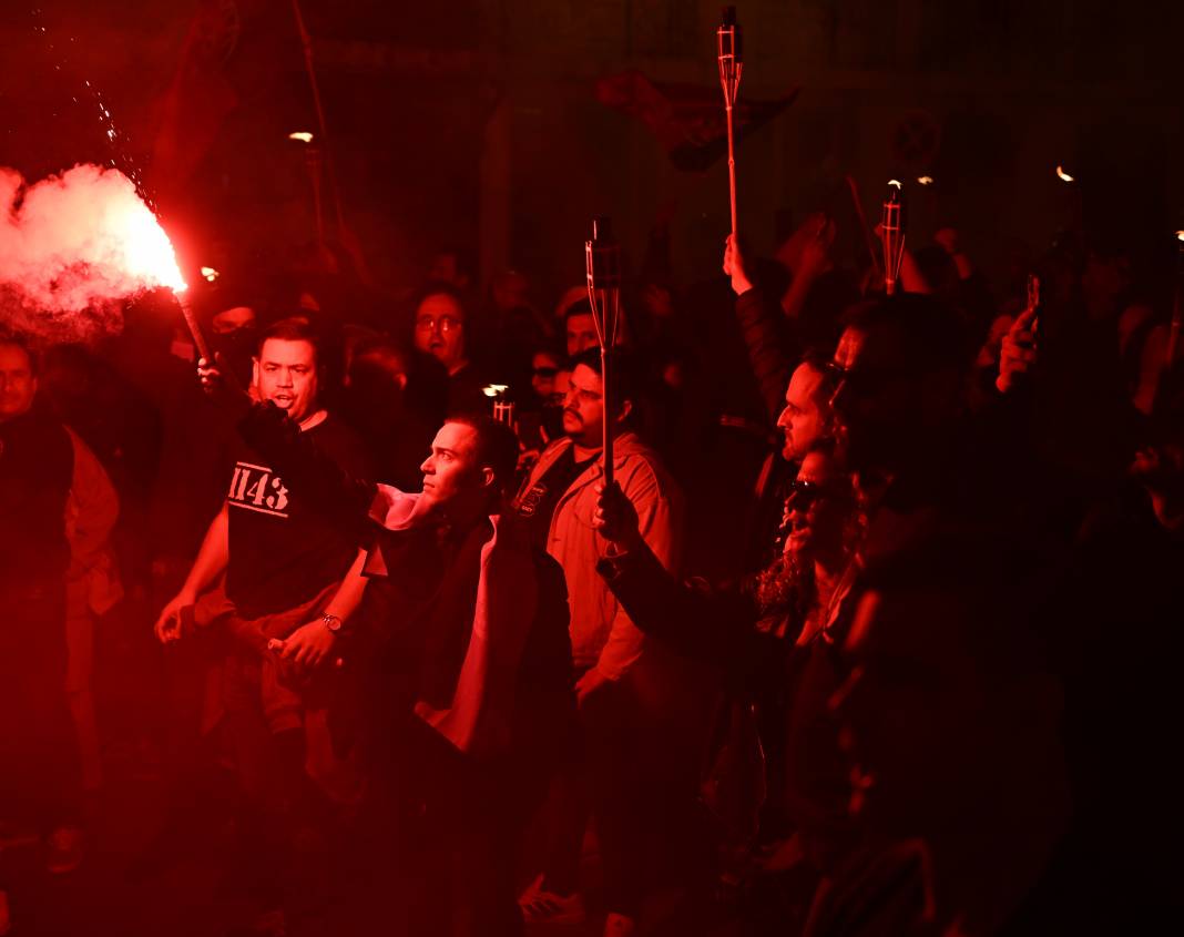 Portekiz Sokaklara Döküldü 2