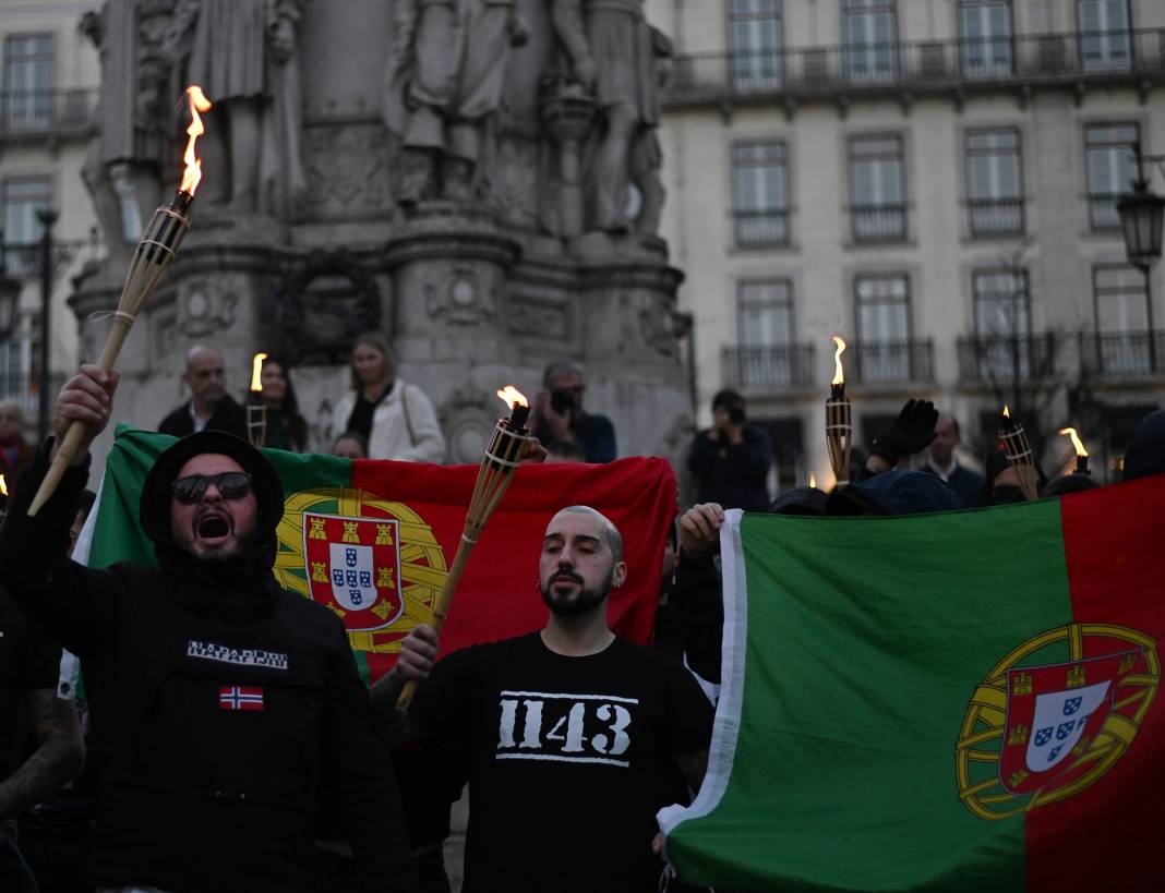 Portekiz Sokaklara Döküldü 1