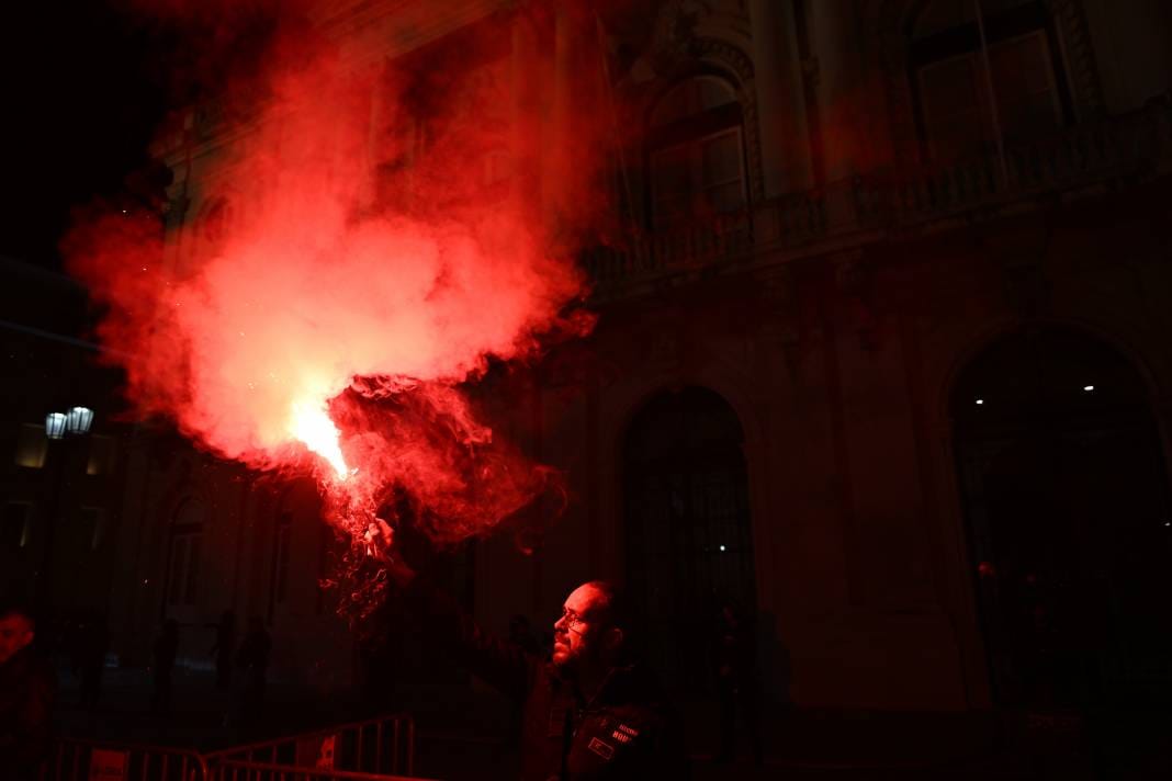 Portekiz Sokaklara Döküldü 3