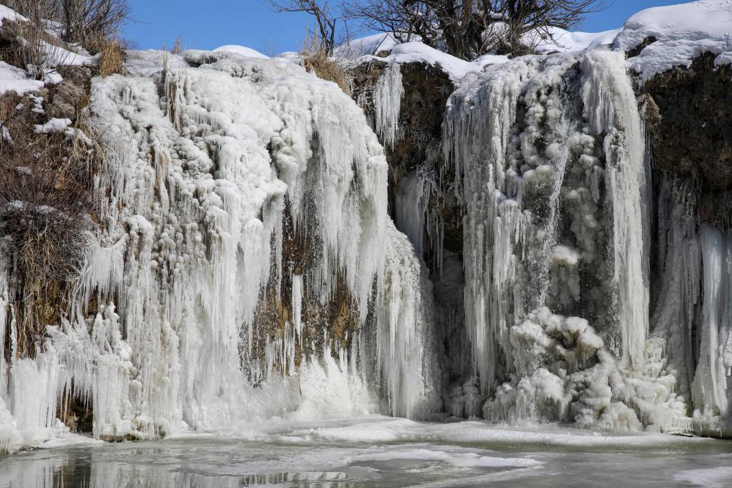 Şelalenin bu halini görenler gözlerine inanamıyor! 19