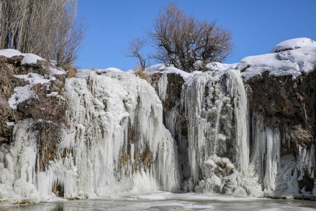Şelalenin bu halini görenler gözlerine inanamıyor! 18