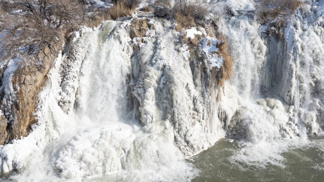 Şelalenin bu halini görenler gözlerine inanamıyor! 14