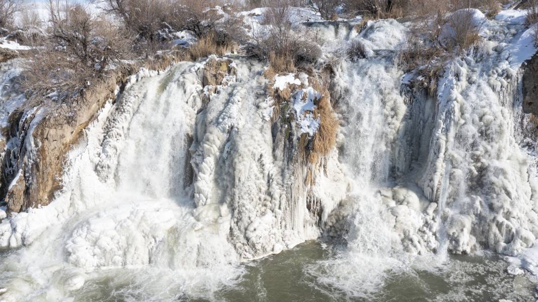 Şelalenin bu halini görenler gözlerine inanamıyor! 10