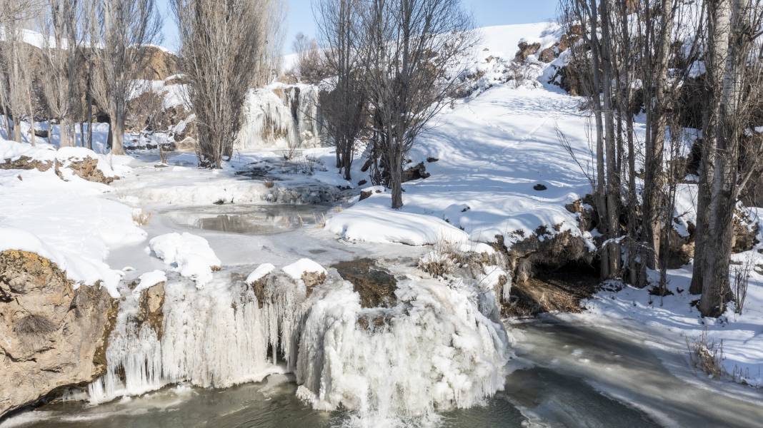 Şelalenin bu halini görenler gözlerine inanamıyor! 9